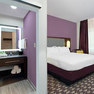 King Room Hearing Accessible Bath Tub